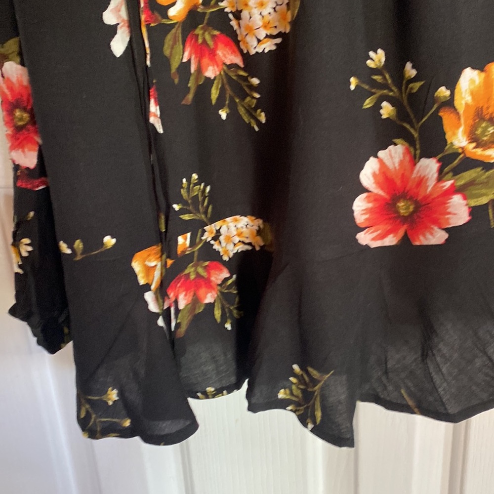 Dress. - Picture 3 of 8